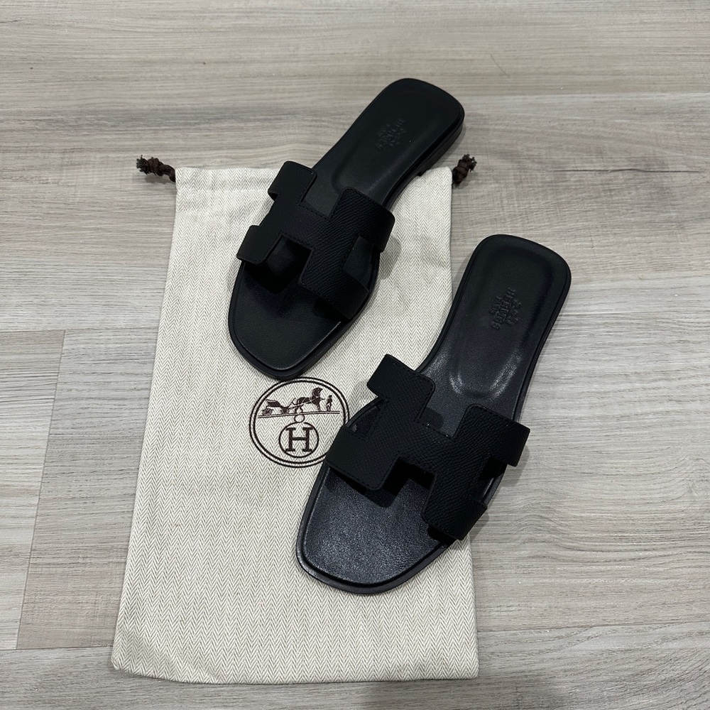 Hermes Oran Sandals Women’s Size EU 37 Leather Classic Slides Black